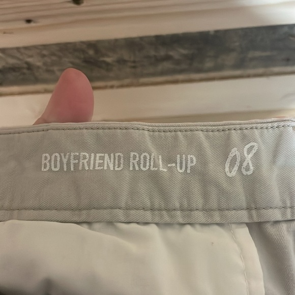 GAP size 8 Khaki Color Mid-rise Boyfriend Roll-up 8” Inseam Shorts with Pockets - Picture 8 of 10